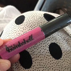 Be a....Bombshell pout potion in Famous